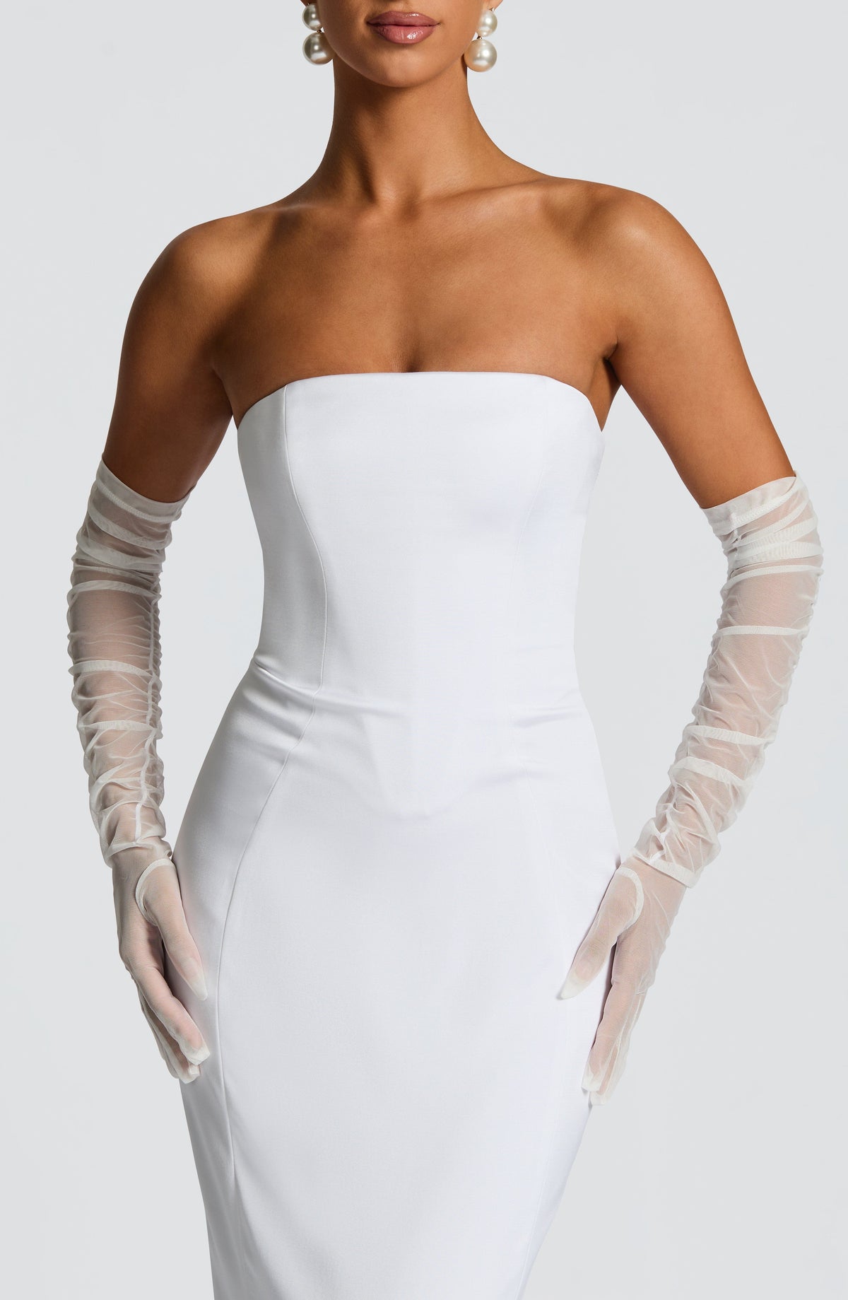 Flourenne Adara Gloves in Ivory