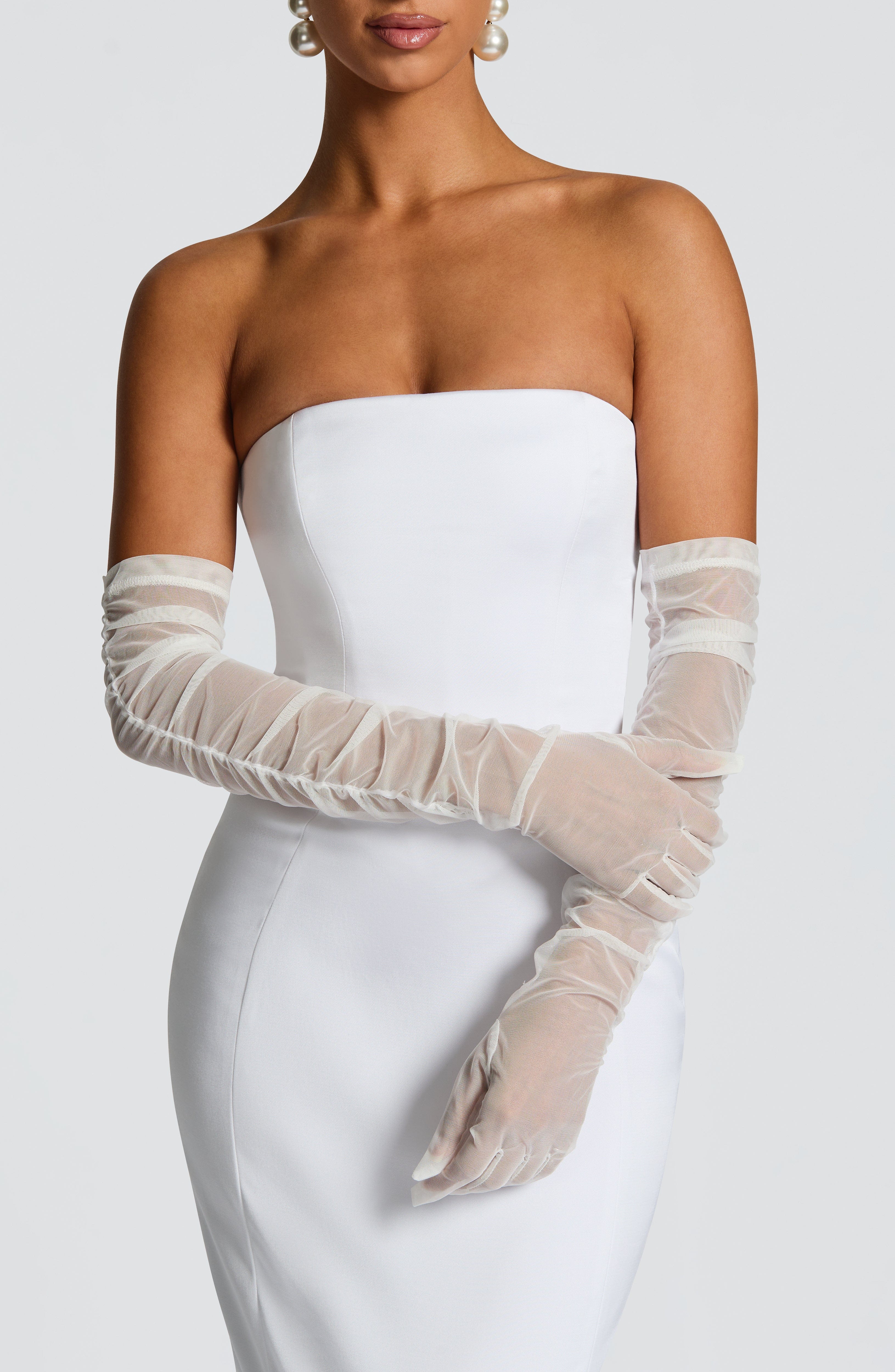 Flourenne Adara Gloves in Ivory