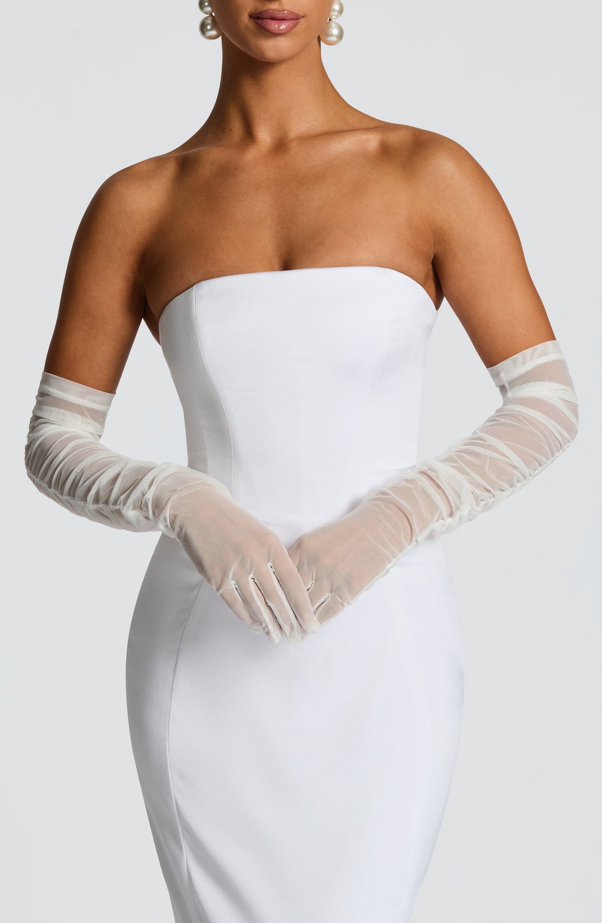 Fioreclo Adara Gloves in Ivory