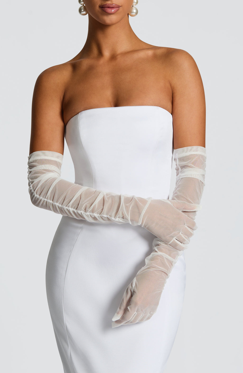 Fioreclo Adara Gloves in Ivory