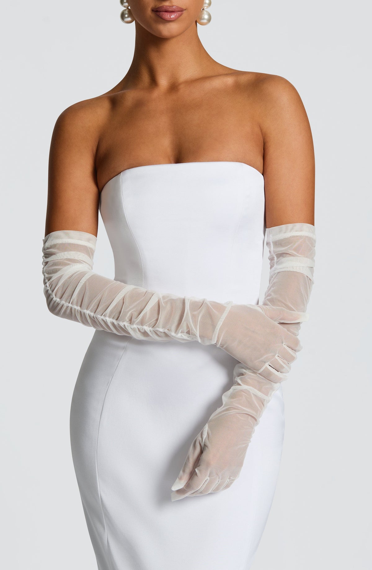 Flourenne Adara Gloves in Ivory