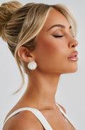 Flourenne Davinia Earrings in Silver