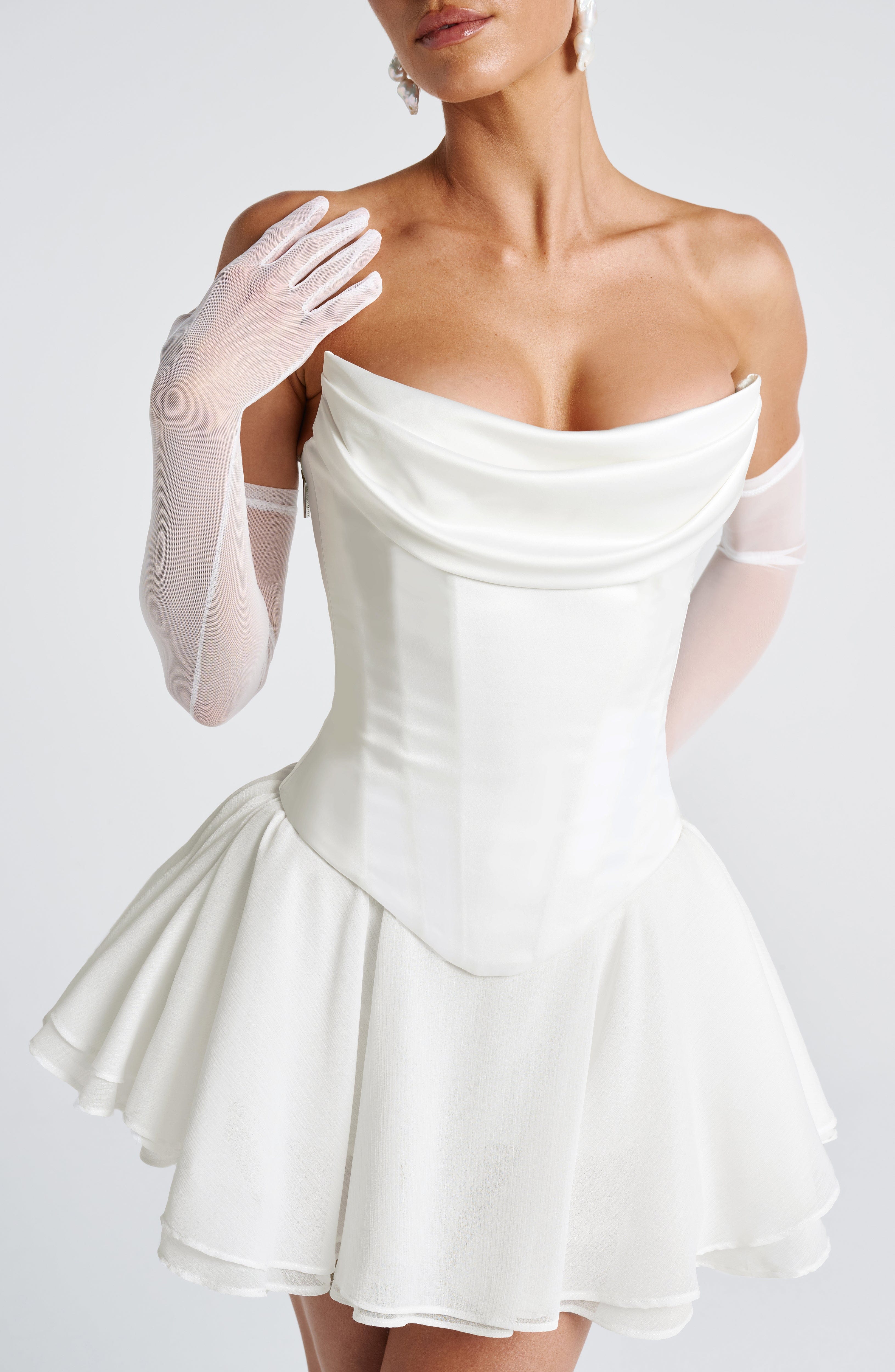 Flourenne Elira Gloves in Ivory