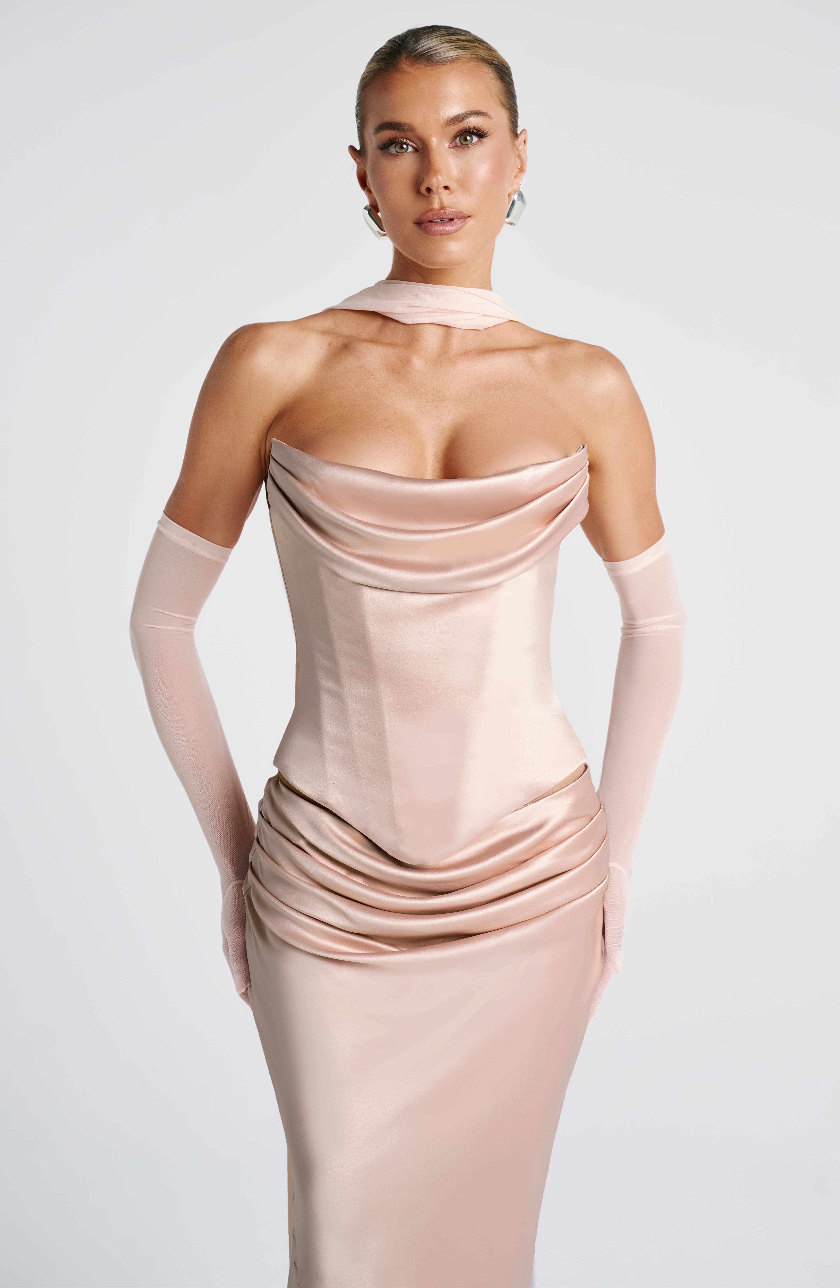 Flourenne Elira Gloves in Soft Peach