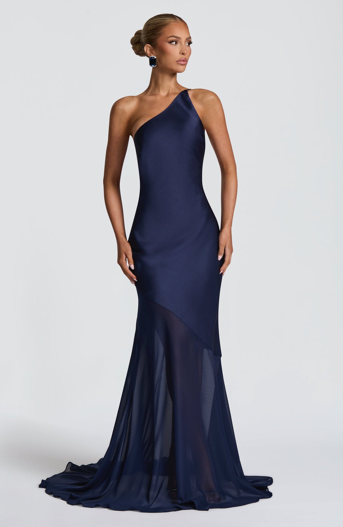 Flourenne Fabelle Gown in Navy