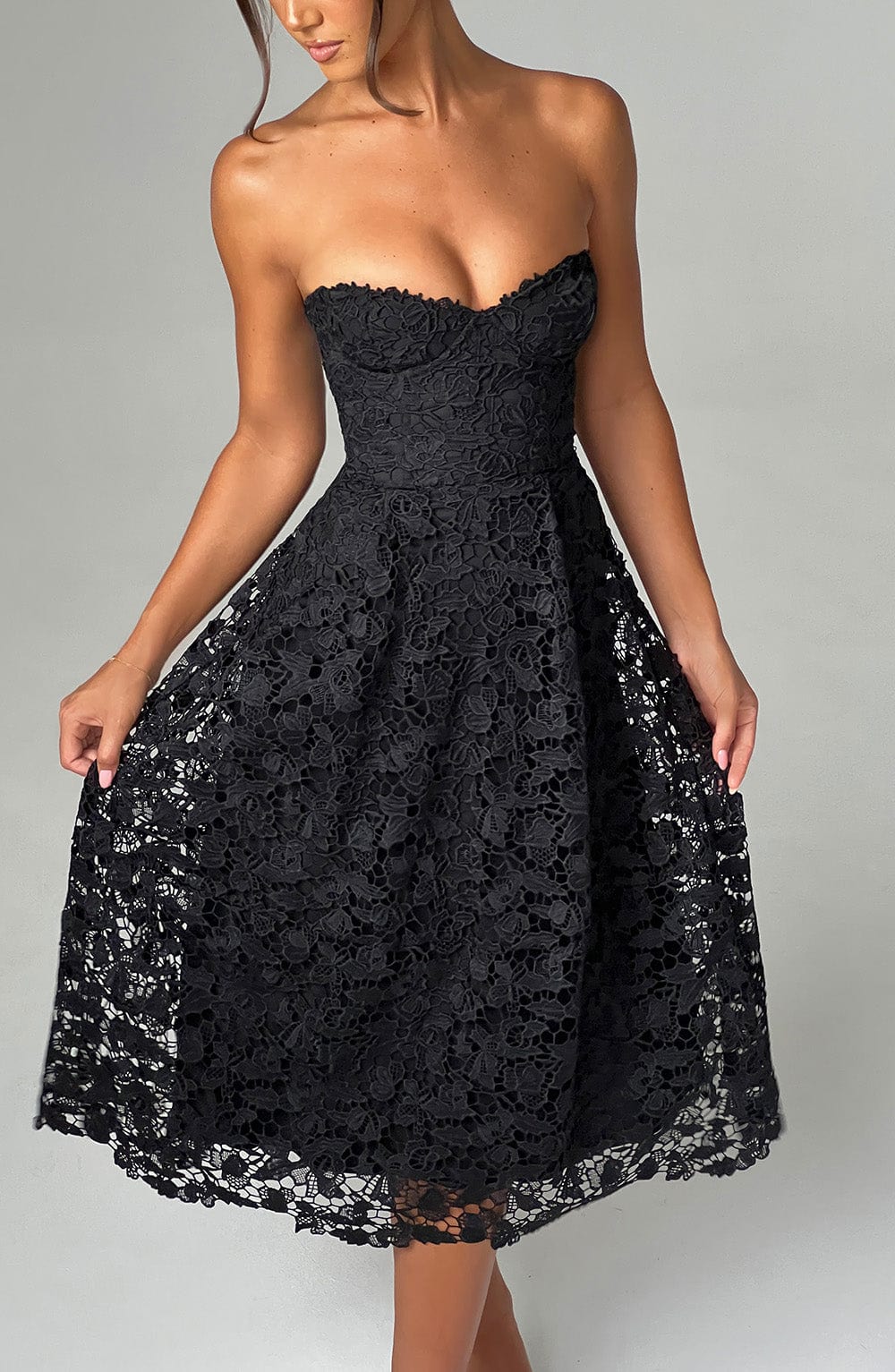 Flourenne Ishara Midi Dress in Black