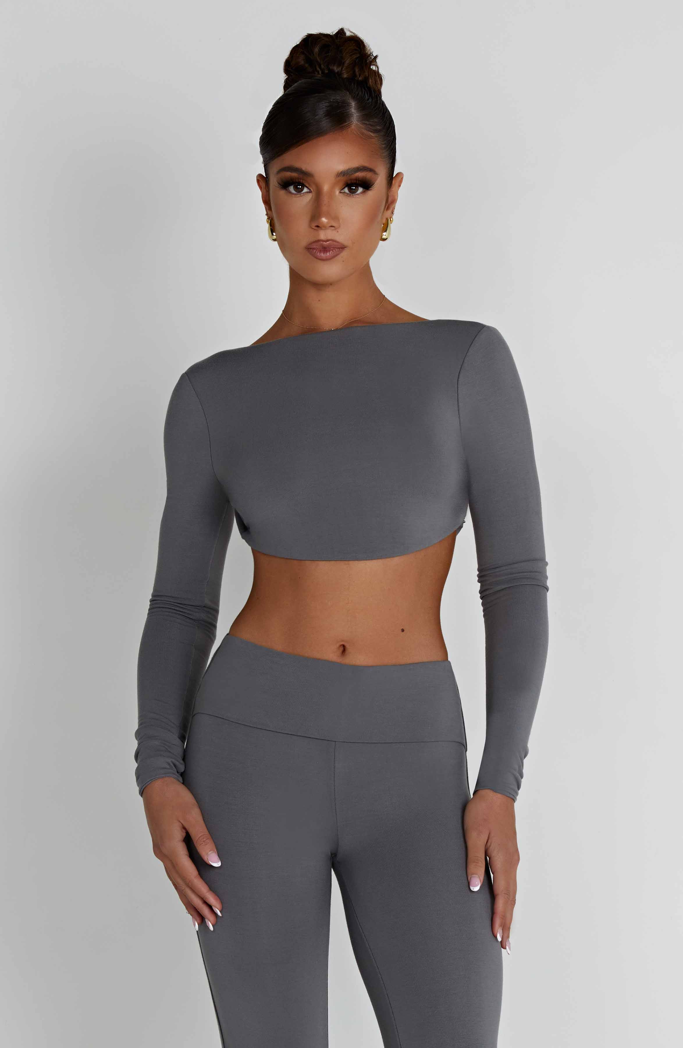 Flourenne Sahrelle Top in Charcoal