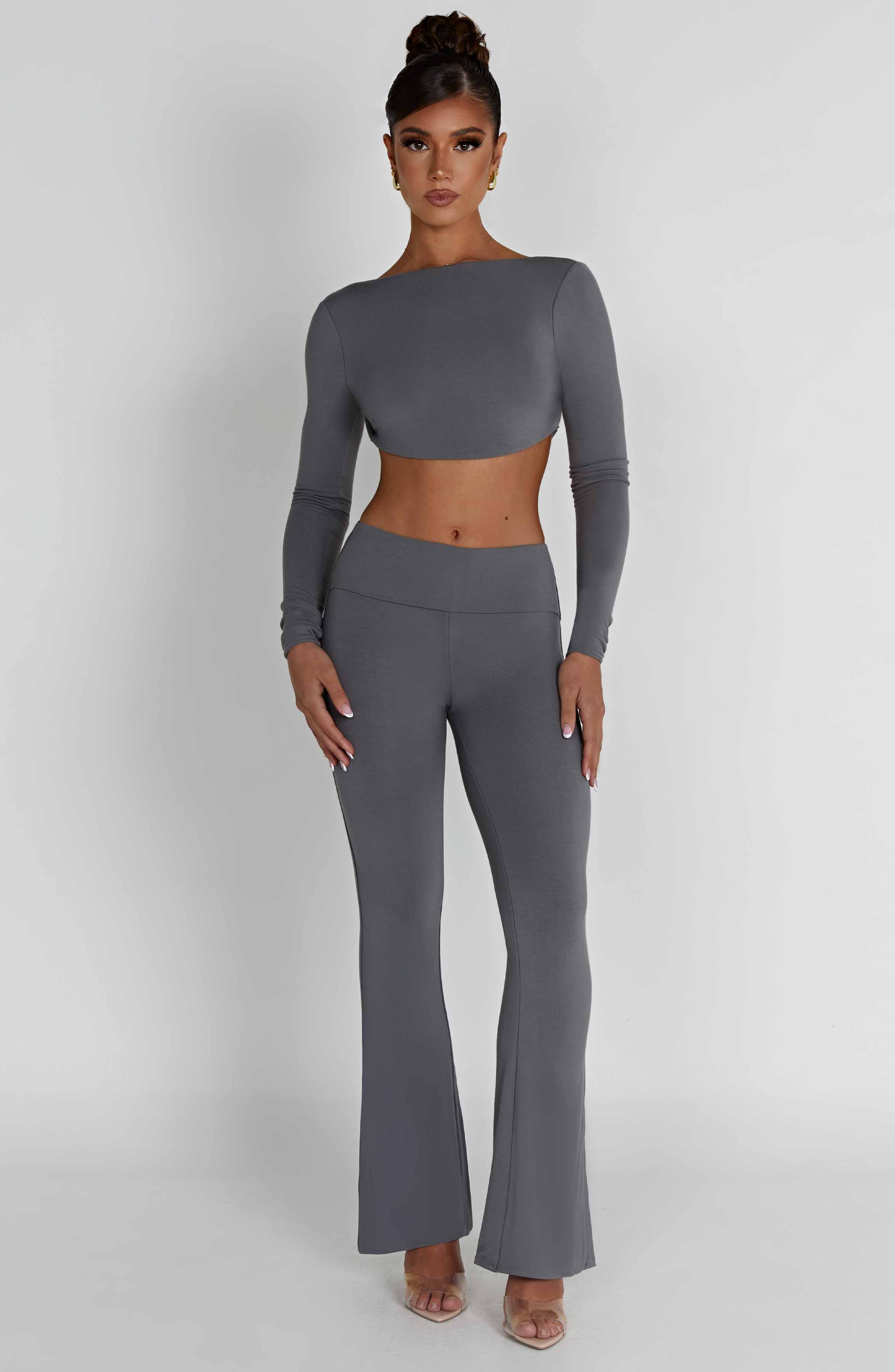 Flourenne Sahrelle Top in Charcoal