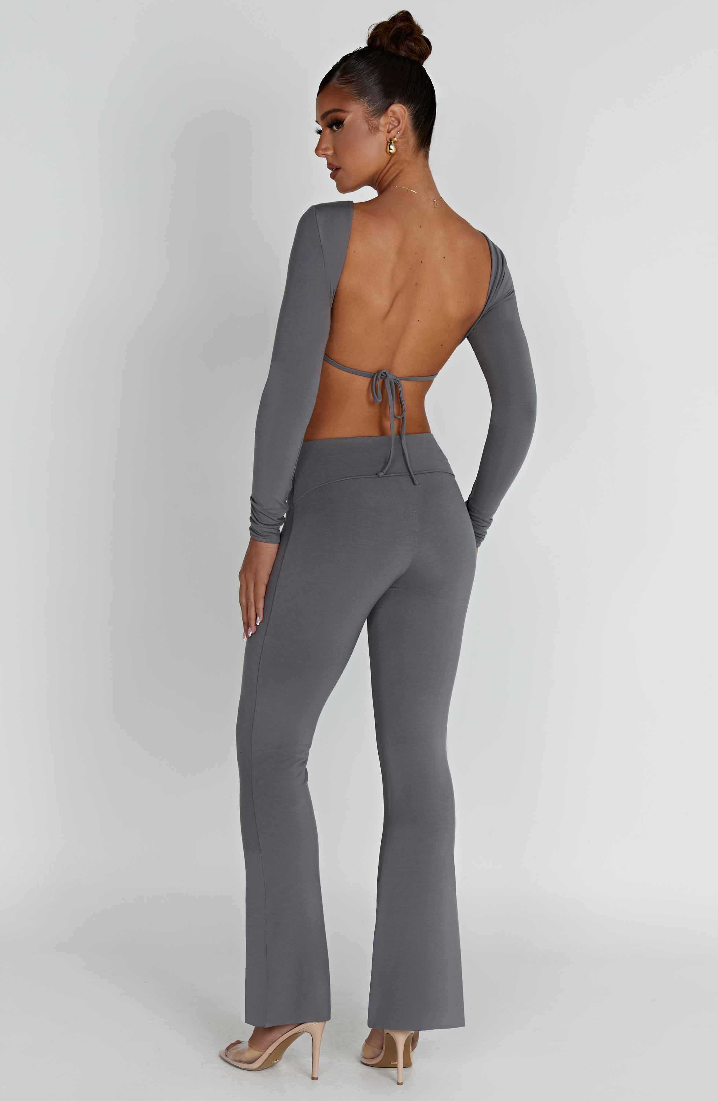 Flourenne Sahrelle Top in Charcoal