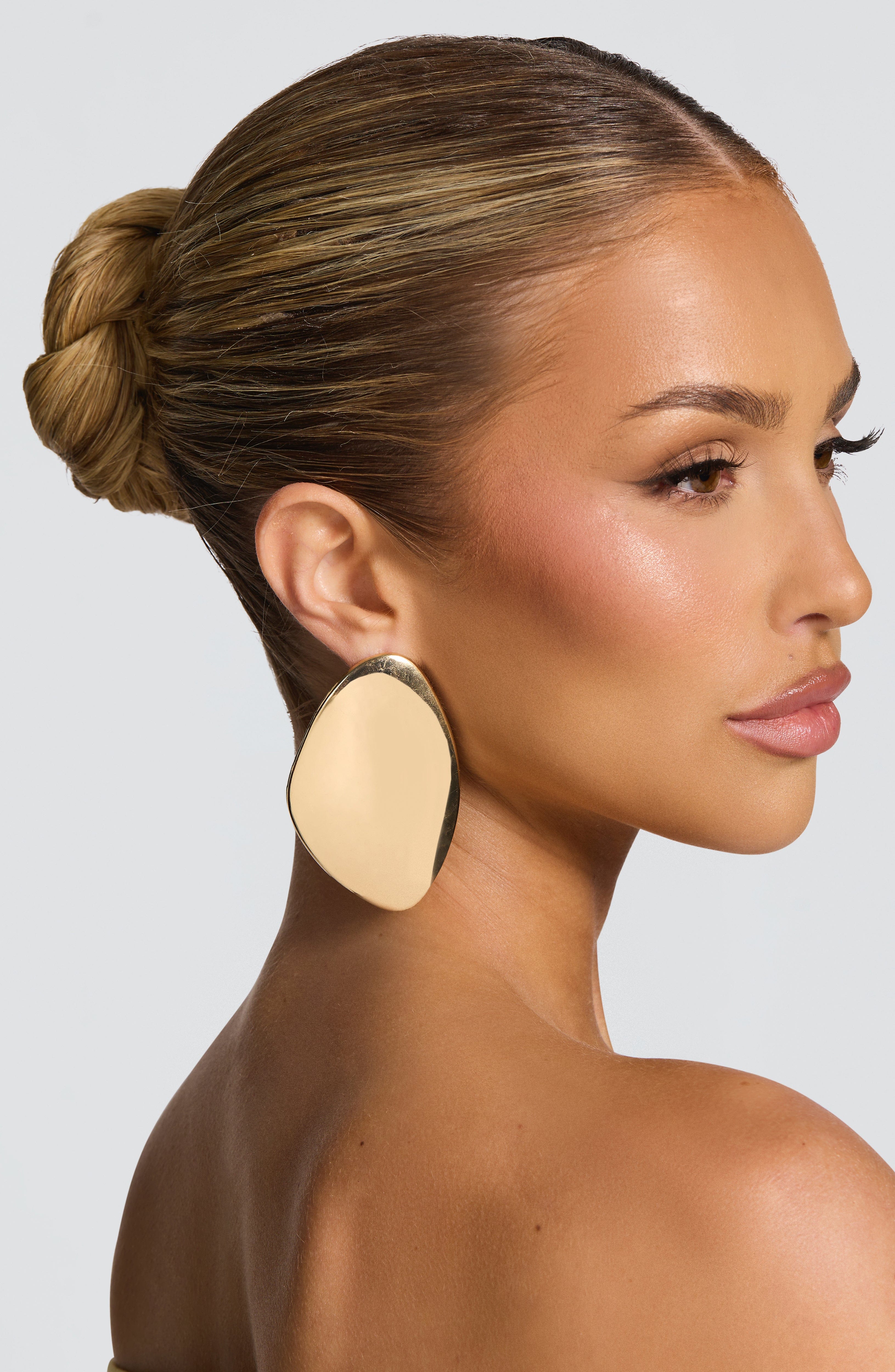 Flourenne Yukie Earrings in Gold